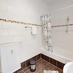 Sweethome - Business-apartment Mit Kueche, Terrasse, Stellplatz