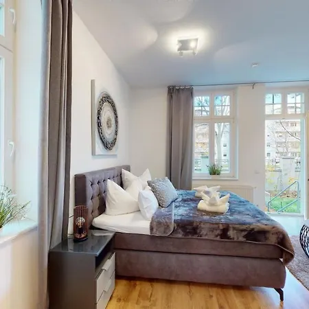 Sweethome - Business-apartment Mit Kueche, Terrasse, Stellplatz